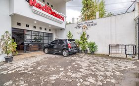 RedDoorz Hostel near Stadion Mandala Krida Yogya
